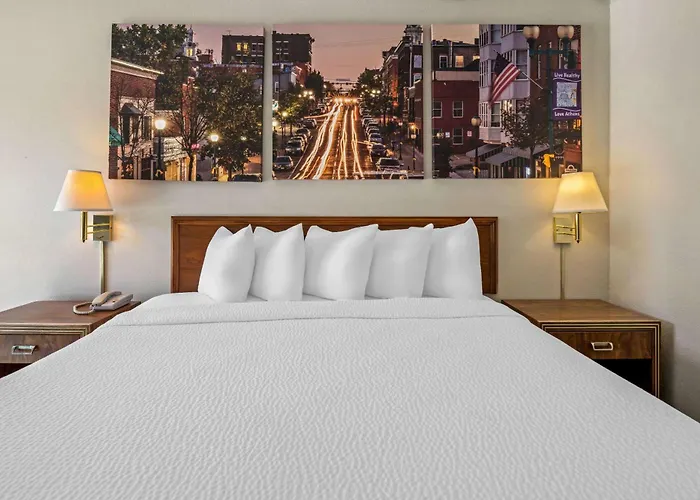 Days Inn By Wyndham Dubuque